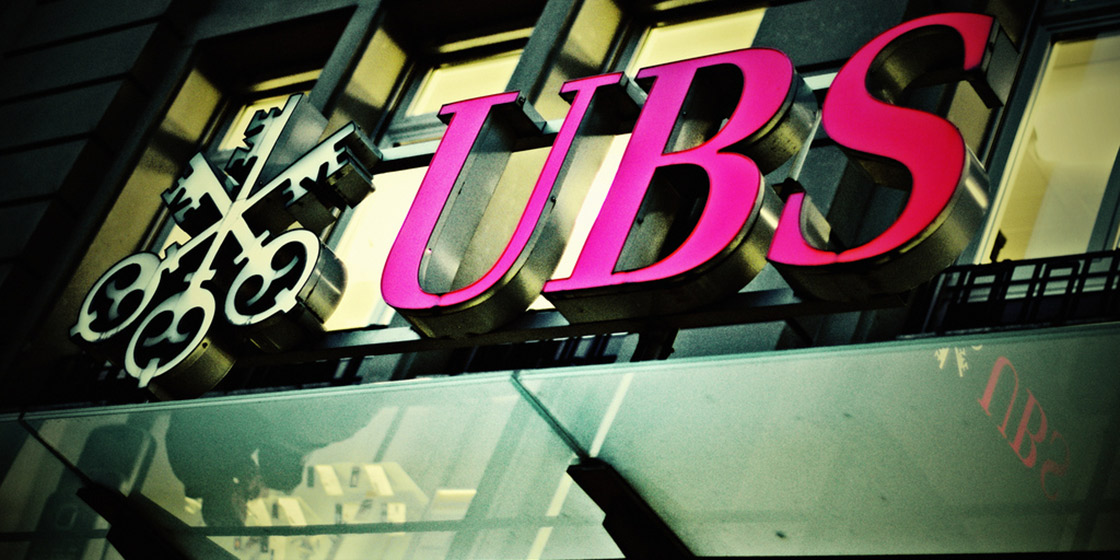 Multa de medio millón a UBS por cobrar incentivos no permitidos en la gestión de inversiones en el extranjero