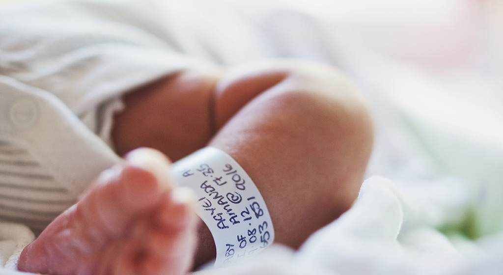 Las parejas de lesbianas que no estén casadas ya pueden inscribir a sus hijos en el hospital