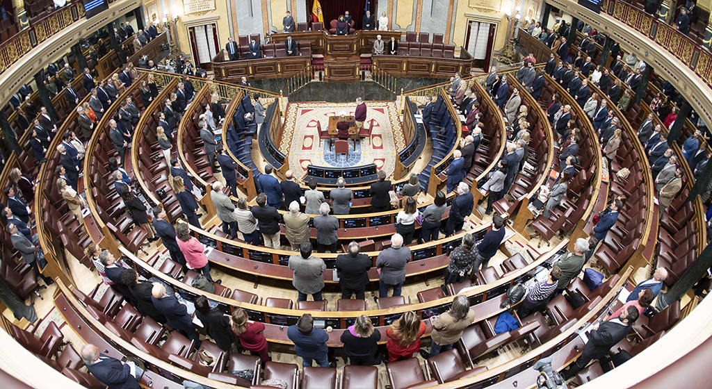 El Congreso deroga dos decretos ley: el de revalorización de las pensiones y descuentos en el transporte y el del impuesto a las eléctricas