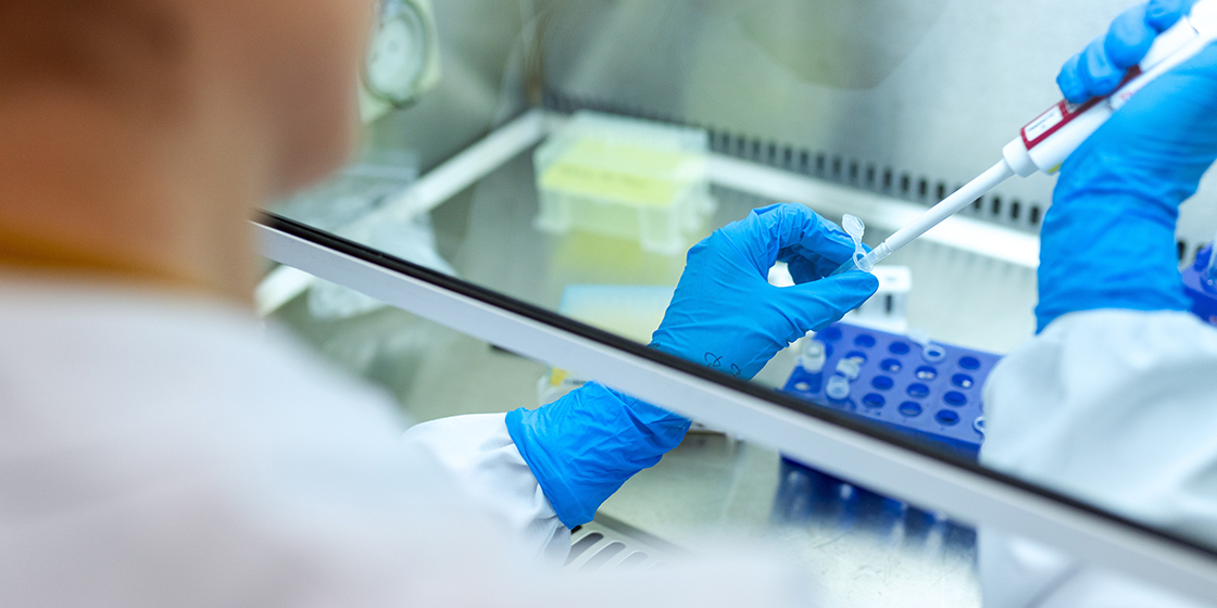 El Gobierno pone a los laboratorios privados al servicio de la sanidad pública para hacer tests de COVID-19
