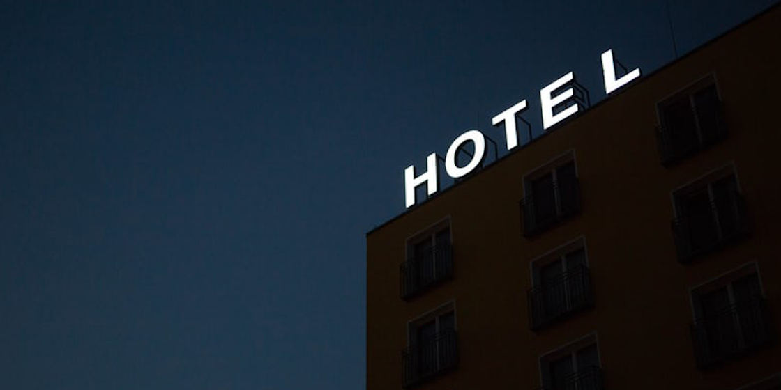 El Gobierno habilita 371 hoteles para alojar a trabajadores esenciales y viajeros que se desplacen por causa mayor