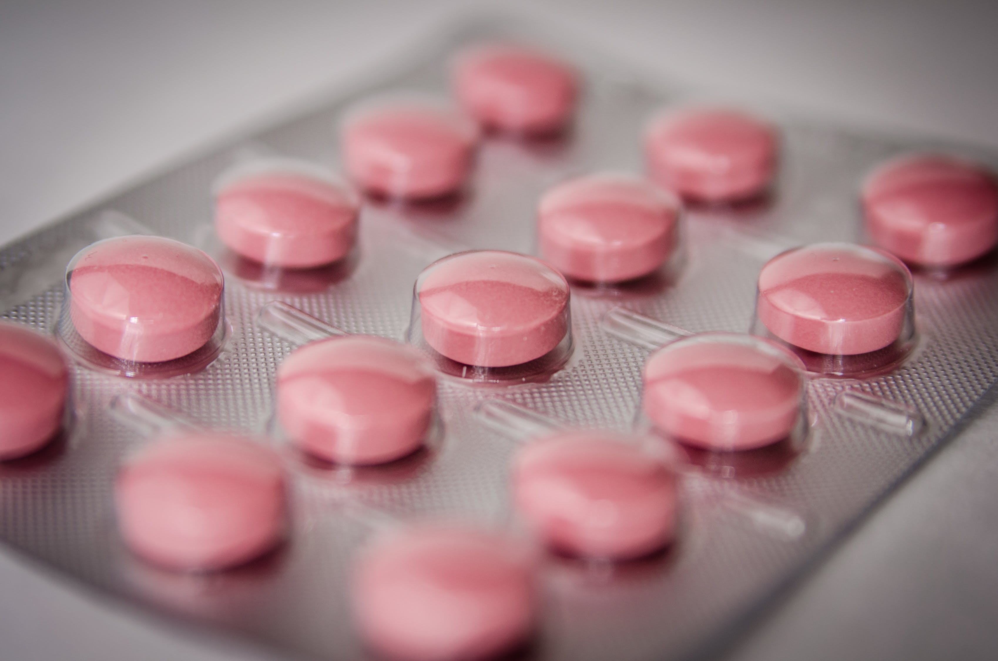 Sanidad frena la bajada de precios de otros 4 medicamentos esenciales